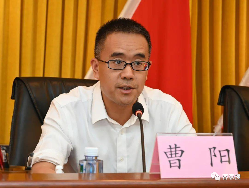 客家搜注意到,在这之前,曹阳已履新江门市政府党组成员一职.