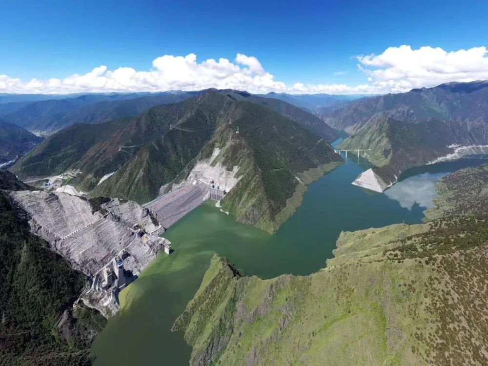 大国重器展风采 高原明珠放光华 雅砻江两河口水电站投产发电