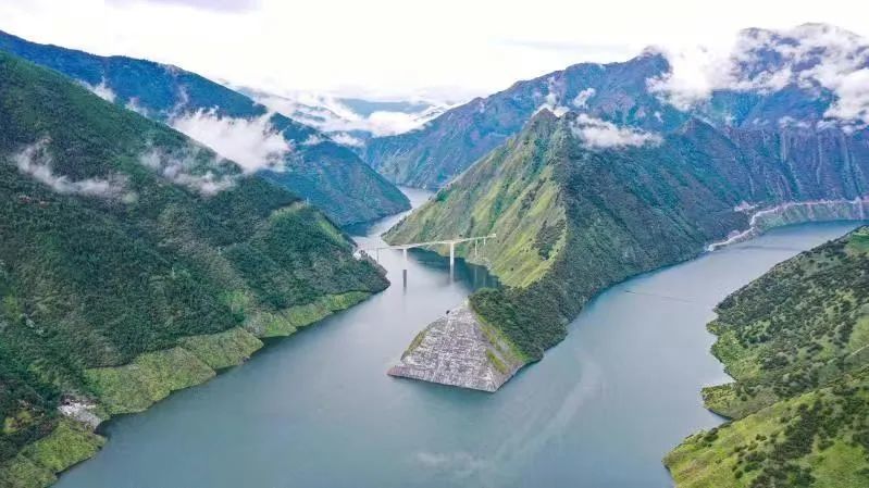 大国重器展风采高原明珠放光华雅砻江两河口水电站投产发电