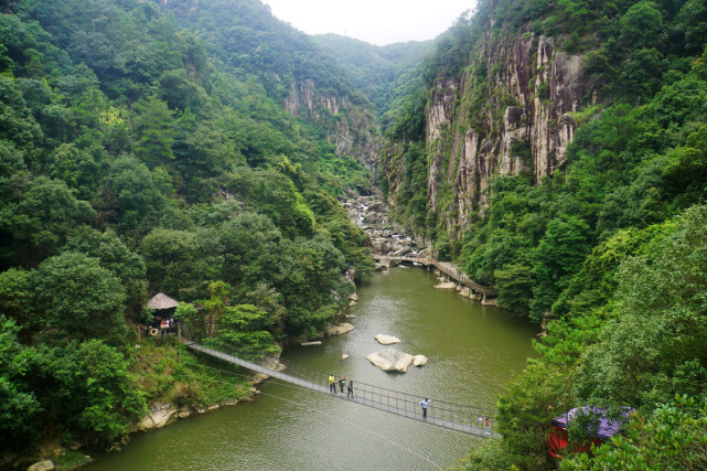 福建又一景区走红,素有"九鲤飞瀑天下奇"之美誉,距31