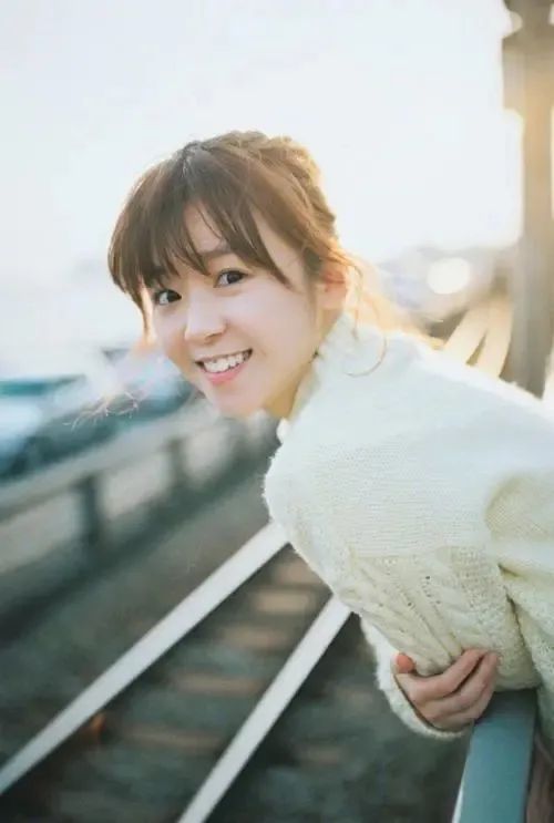 宋伊人新剧开机,无缝进组资源好,4年12部剧的女一都没