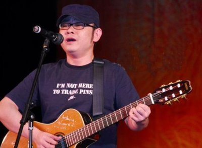 都是唱作型歌手刀郎与汪峰谁的音乐实力与成就高一些