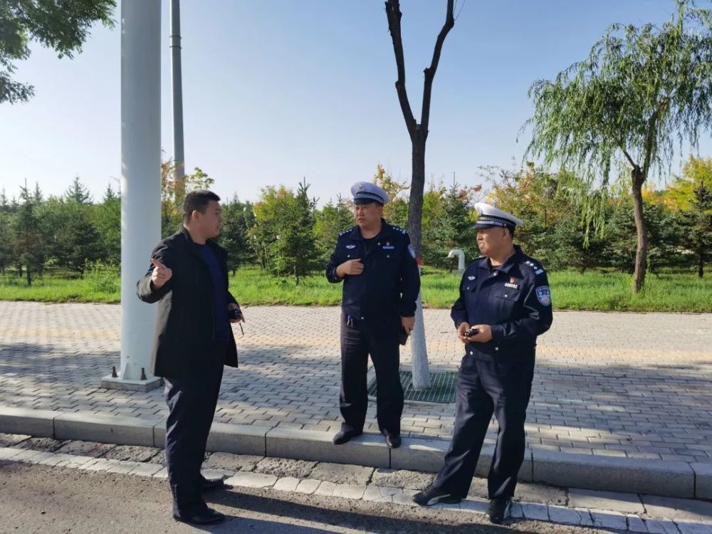 为有效化解上海路交通拥堵情况,固原交警实地考察,并提出切实可行的