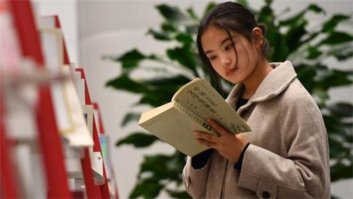 广东美女李然,留学时与比利时王子坠入爱河,成欧洲首位中国王妃