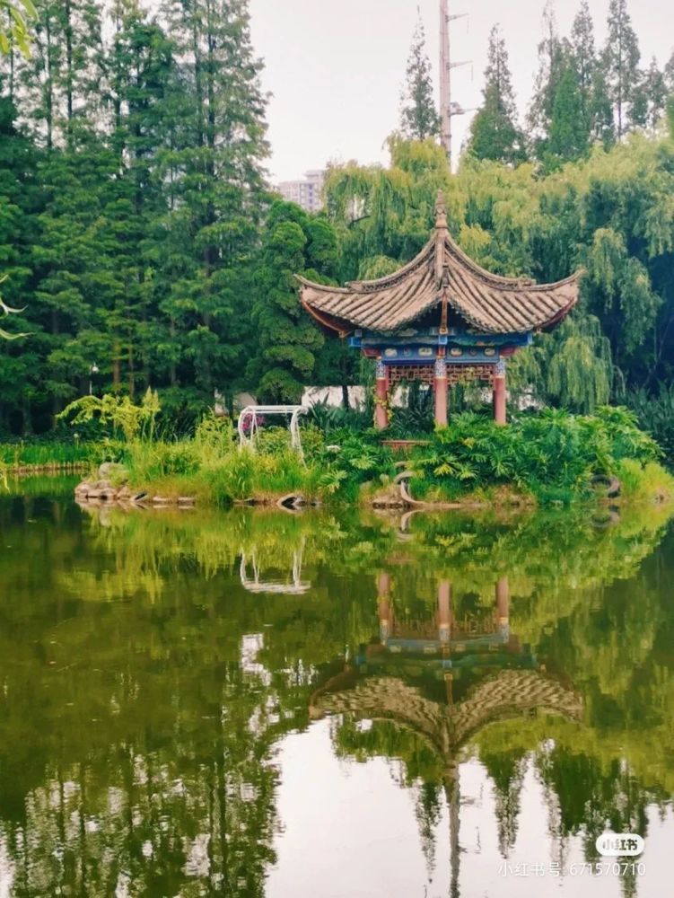 这座融合白族建筑的公园,一年四季不同景,曾是昆明最早的游乐场
