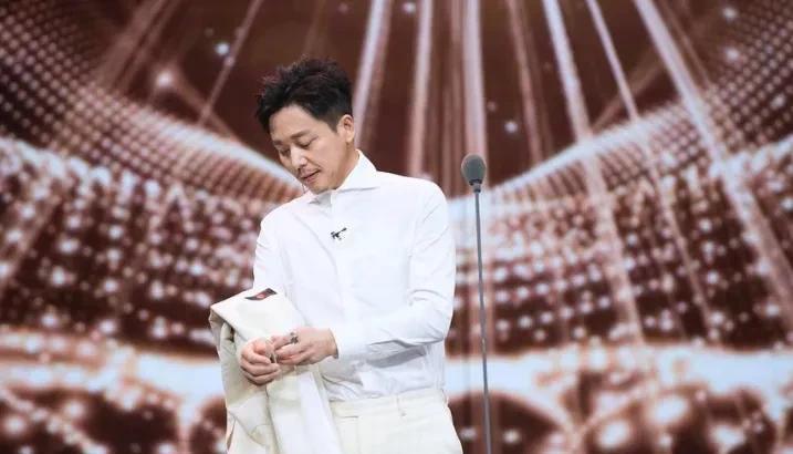 原来刘奕君除了演技精湛之外,声音也如老酒一般,值得观众细品