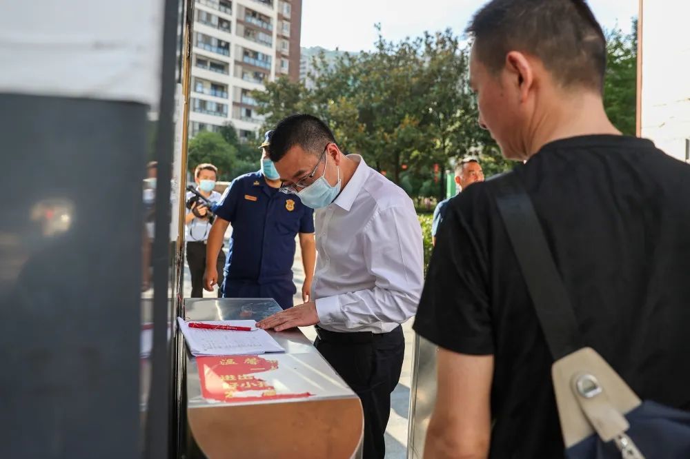 就进一步做好国庆节日期间的消防安全工作,杨通胜县长