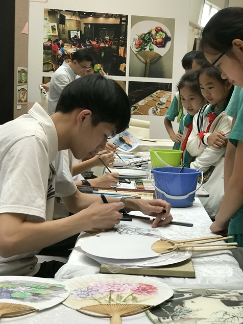 广州市美术中学南狮项目《弘扬传统印迹—南狮》吴雨茵广州市美术