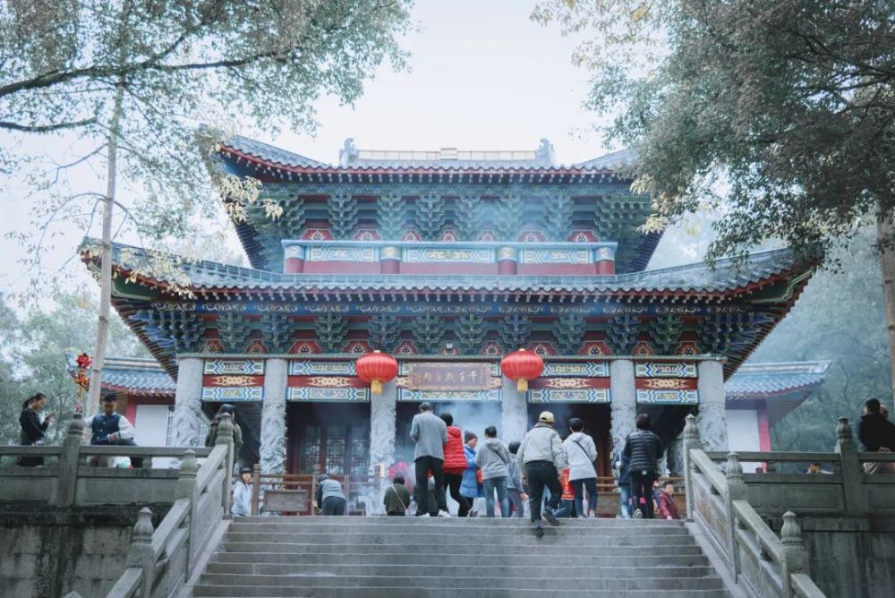 黄旗观音古寺,位于在旗峰公园内,原名黄旗古庙,始创于北宋政和年间