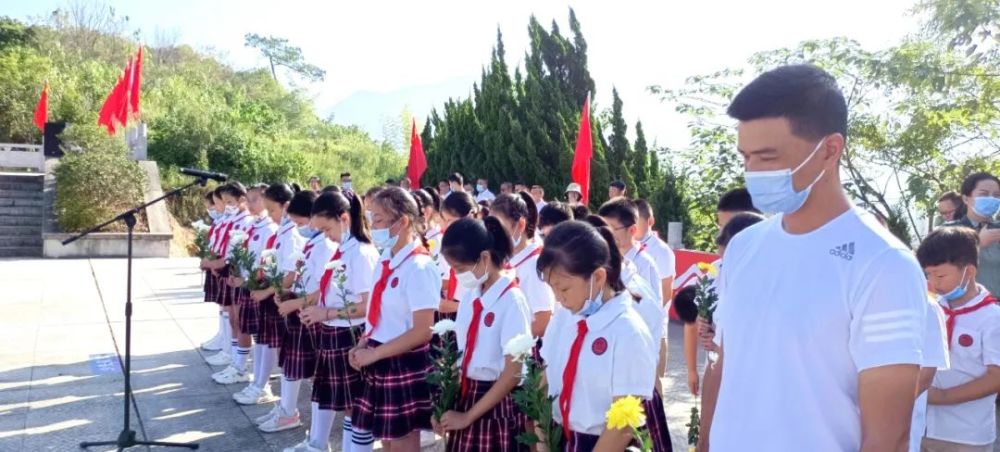 铭记人民英雄,争做时代少年——天台小学少先队员代表