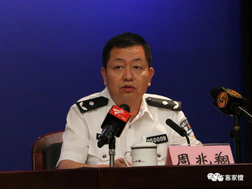 上任不到一年,他被免广东地级市副市长,公安局局长