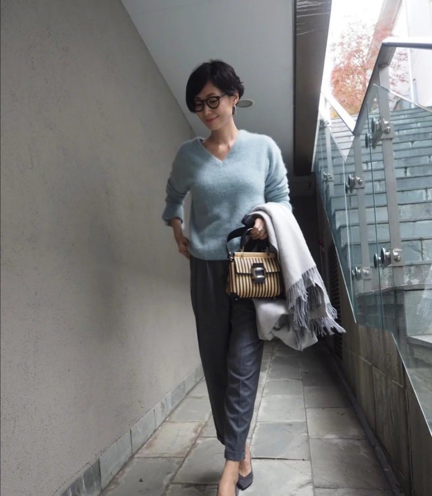 过了四十岁的女人更要注重衣品,试试这三种减龄搭配,优雅又高级