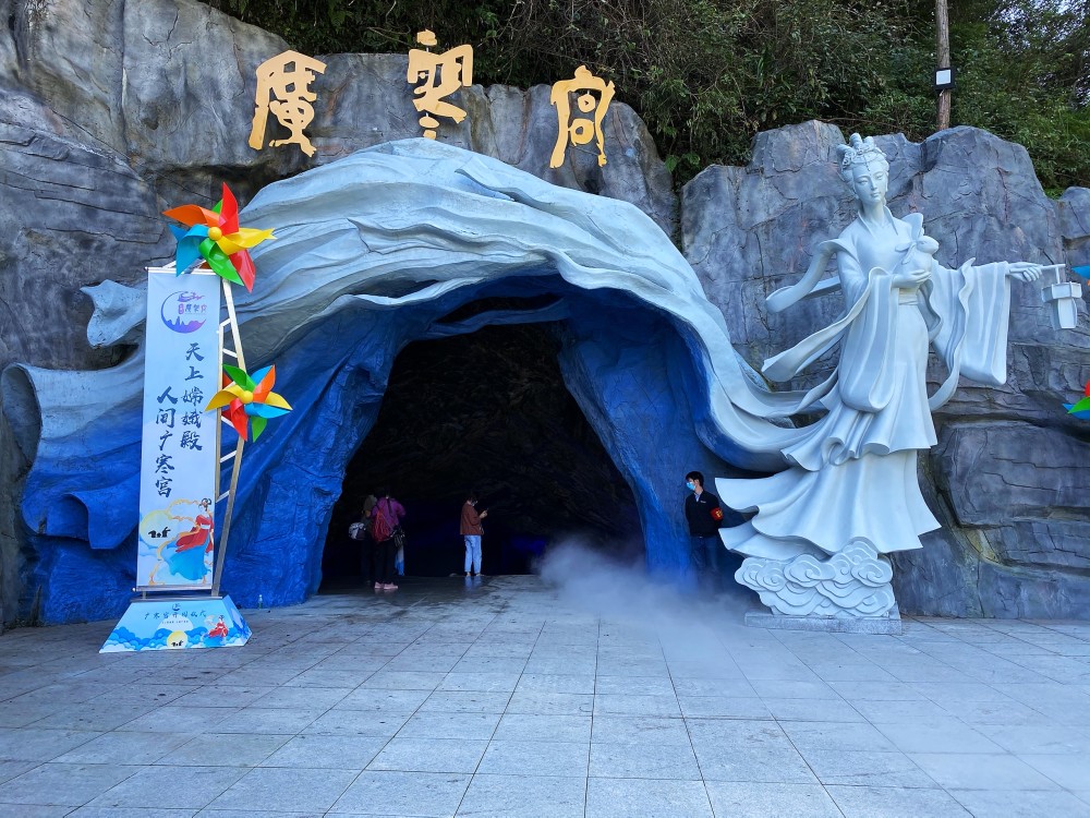 重庆万年溶洞广寒宫景区正式开园迎客 石柱籍游客可享