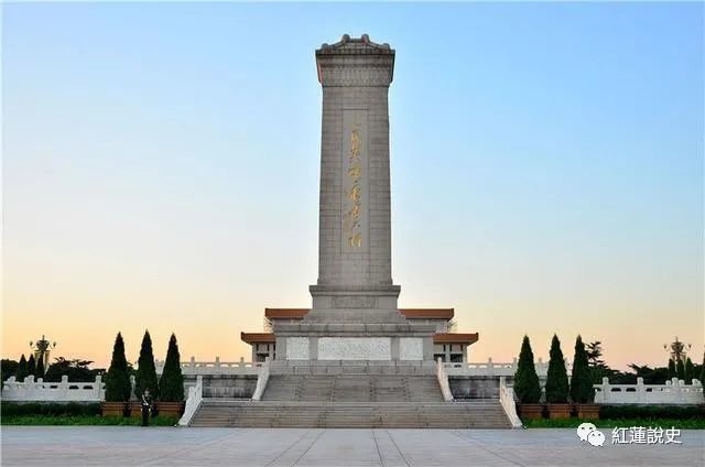 人民英雄纪念碑是新中国建立后第一个由国家兴建的大型纪念碑,也是新