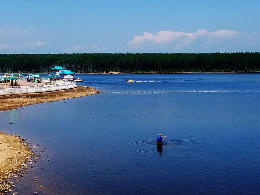 鹤岗市滨水盛景包括:松鹤西湖-清源湖-鹤立湖滨水盛景往下看