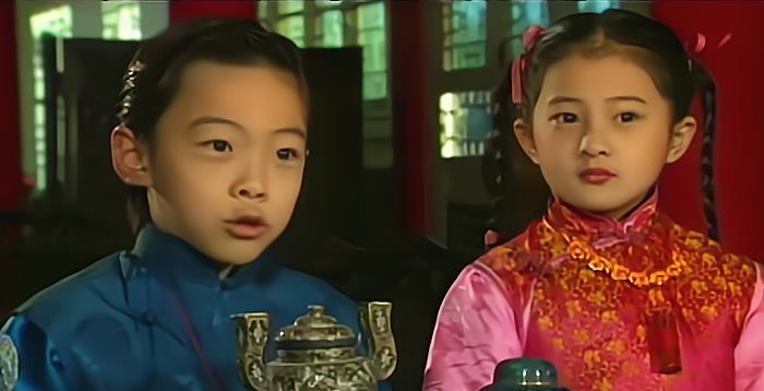 8岁童养媳,嫁给老大爱上老二,老三也对她念念不忘,公婆懵圈了