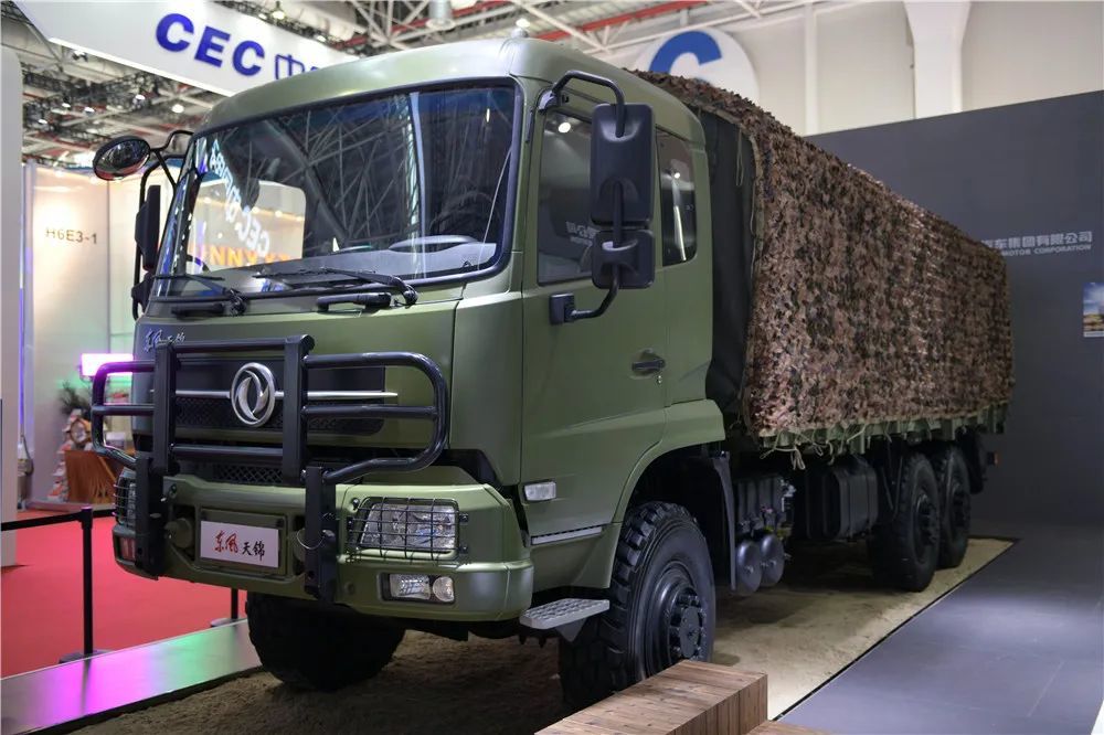 东风天锦6×6越野运输车 2款民用型车型