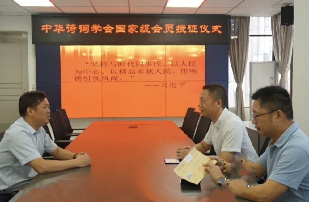 今步婵娟攀月桂,喜逢盛世听余音丨闻丘麦加入中华诗词