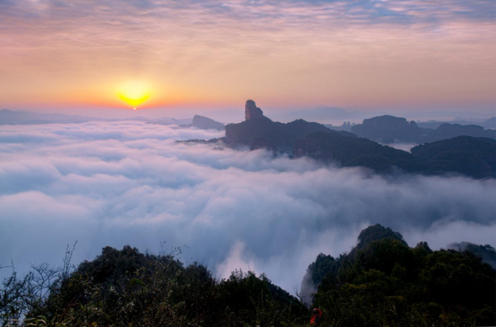 丹霞日出 刘加青摄根据丹霞山景区2021年节庆假日优惠方案,为迎接重阳