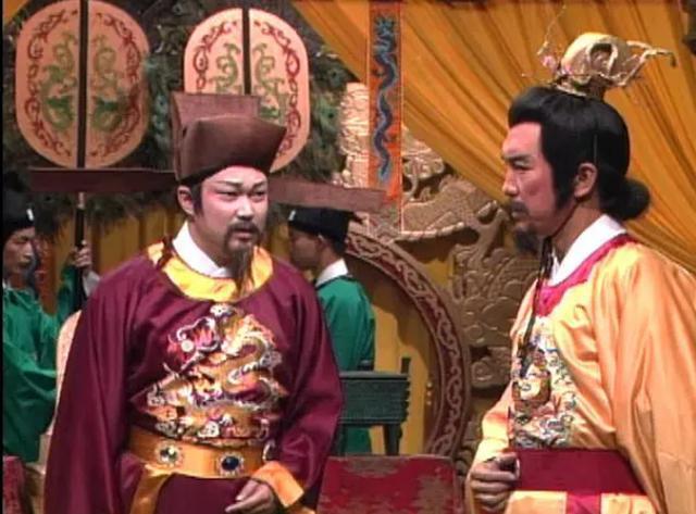 饰演"包青天"的金超群,一夜成名,娶小23岁娇妻,如今怎样了?