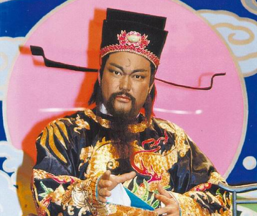 饰演包青天的金超群一夜成名娶小23岁娇妻如今怎样了