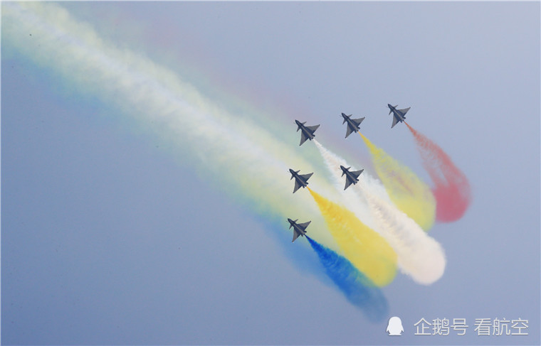 组图大图来袭中国航展现场飞行表演