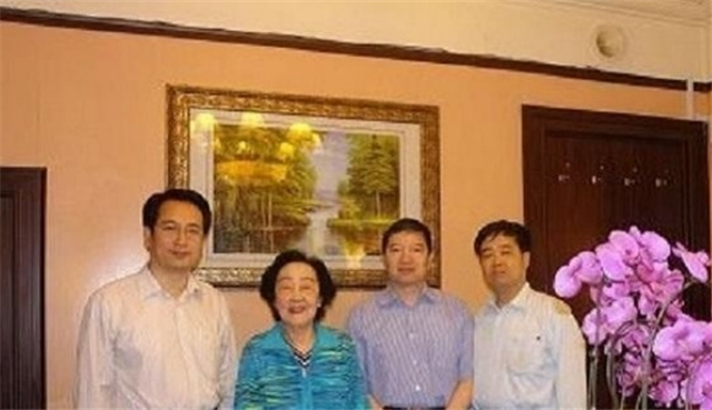 袁世凯孙女袁家倜:年轻时出门不带钱带保镖,63岁创业后发生巨变