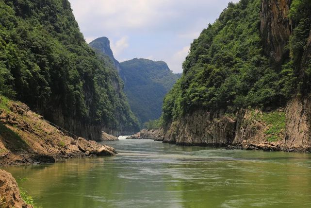 六广河大峡谷是修文阳明风景名胜区自然资源的代表.