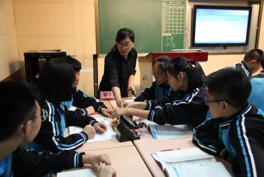 升学压力对于学生来讲还是很大的,甚至会有将近一半的初中生无缘高中