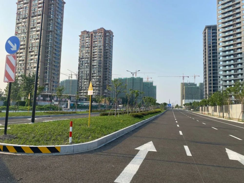 一直十分关注康园路(金昌路—北秀街)项目建设,眼见着这条道路"从无到