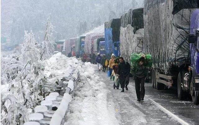 东北下雪迎来冬季南方还处于高温天气中或出现极寒冷冬