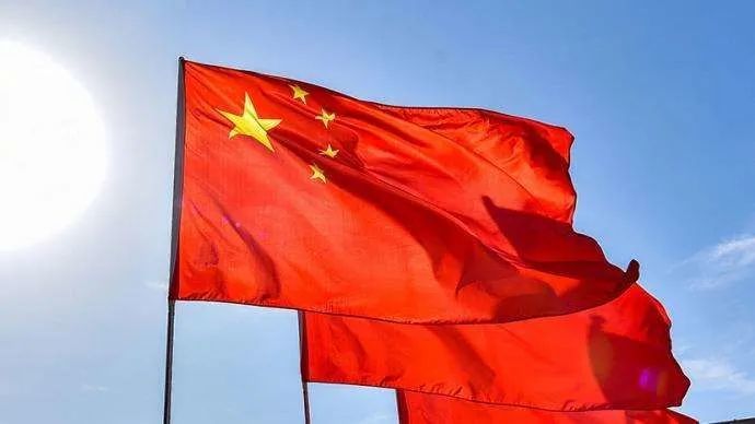 小国旗用完不能丢悬挂国旗正确姿势是这样的
