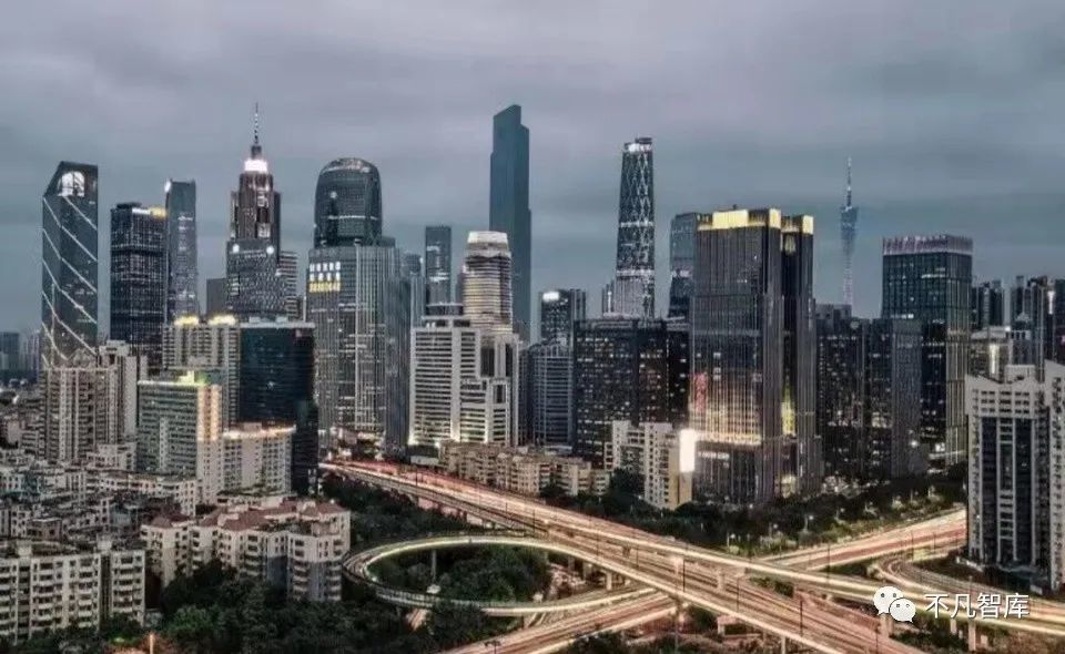 2021武汉gdp突破2万亿_从1000万至2000万,武汉的人口倍增计划如何实现