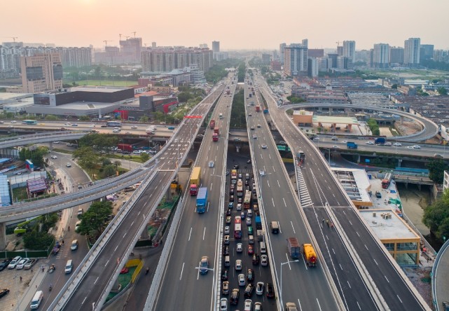 同泰路,尖彭路-白云大道立交工程今晚9时30分通车