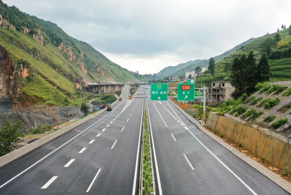 贵州威宁至围仗高速公路即将于10月1日0时0分正式通车