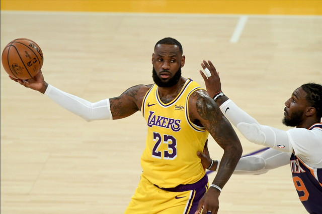 詹姆斯就1次没笑,18年nba定妆照,7秒回看,眼见着变老