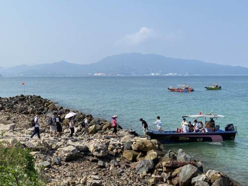 深圳大鹏文旅部门发布安全提示:国庆前三天是高峰期,请错峰文明出行