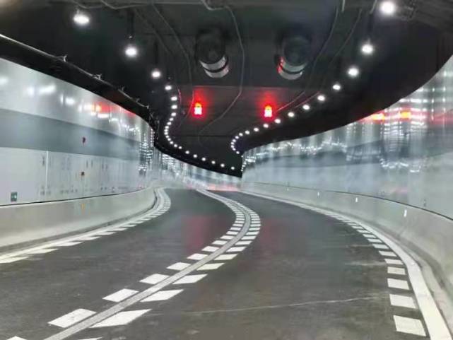 9月30日晚10点,黄浦江上第17条越江隧道——江浦路隧道将试通车.