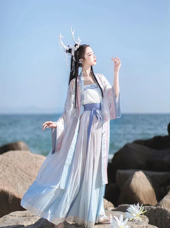 汉服界的气质女神,十里小姐姐穿汉服太美了,演绎最美国风潮