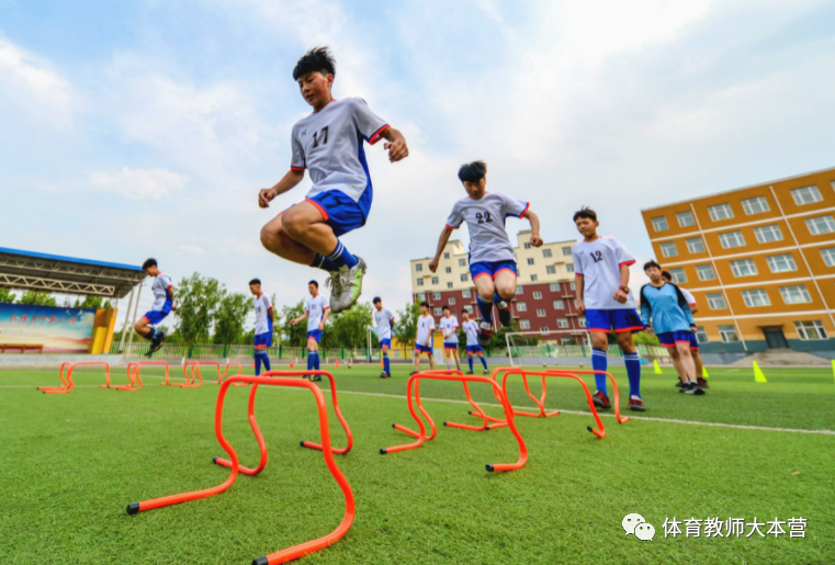 小学二年级体育表格教案上册_小学二年级体育队列队形教案_小学体育教案下载