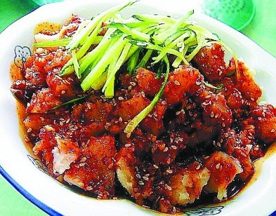 8.猪油盒猪油盒是甘肃天水传统的名小吃.当地人都称之为宫廷点心.