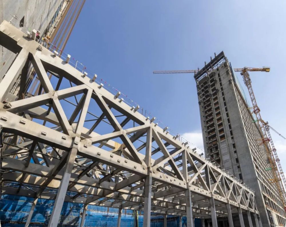 81米亚洲第一单体超大跨度钢结构廊桥成功升顶!