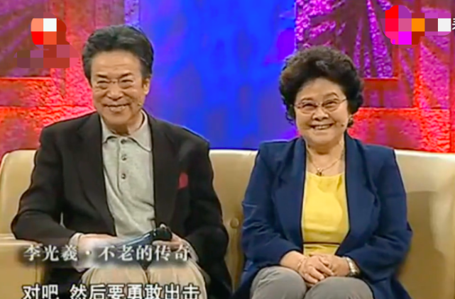 93岁李光羲携妻子露面,骑车上街生活朴素,和付笛生