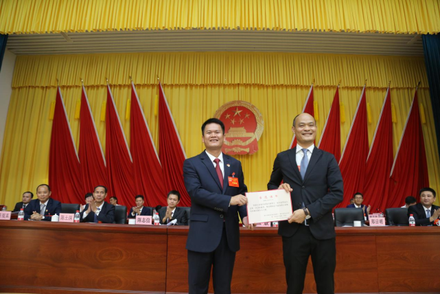 坡头区坡头镇第十一届人民代表大会第一次会议顺利召开|坡头区|郑日明