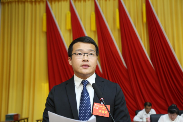 坡头区坡头镇第十一届人民代表大会第一次会议顺利召开|坡头区|郑日明