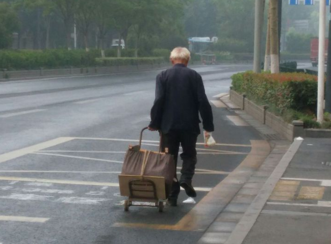 才发现父母和子女的缘分其实是一次次目送