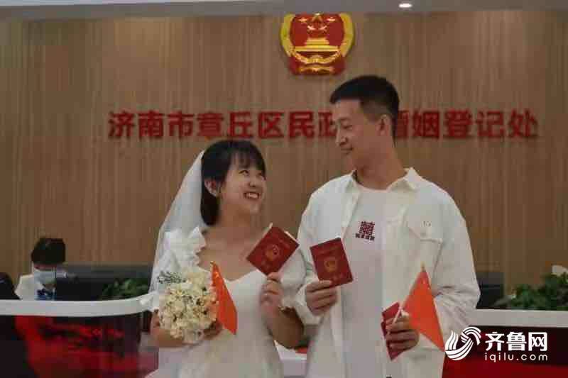 济南国庆14处婚姻登记处开放,为200对新人
