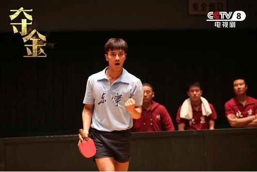 为了实现乒乓球竞技最大程度的"保真",《夺金》邀请中国乒乓球界元老