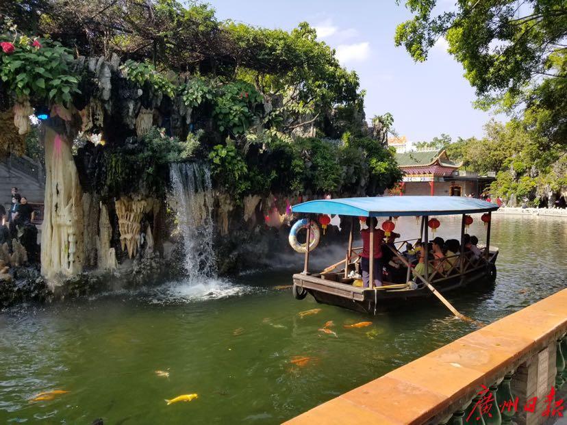 根据往年国庆期间莲花山旅游区及其周边交通情况研判,番禺交警预估