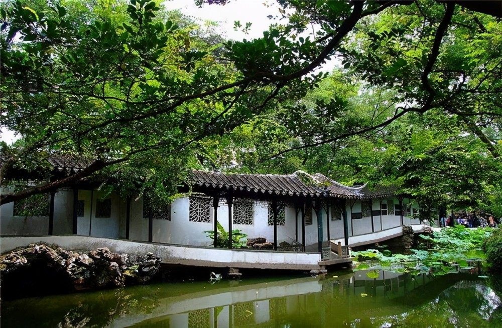 苏州园林最出名的是拙政园,最古老的是沧浪亭